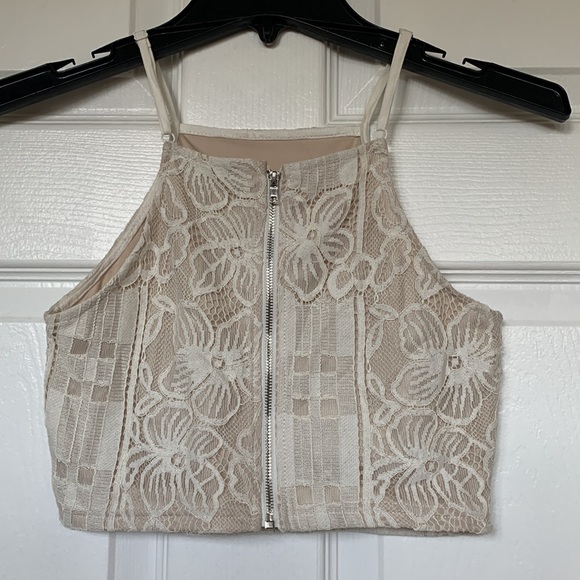 SOLD Lulu’s Size XS Floral Crop Top - Picture 3 of 8